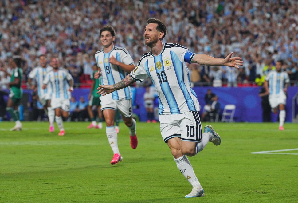 BESTIA !! Show Mundial de Messi 1