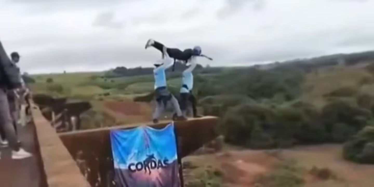 Un hombre que saltó del mismo puente del que tiraron a una joven en Brasil reveló por qué no le pusieron el arnés 1 X6KAXLHMF5CVHBKQFBBVLUNHS4