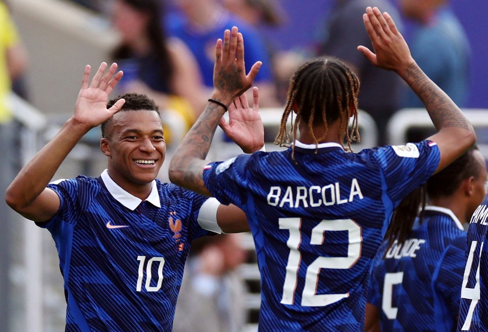 Con dos golazos de Mbappé, Francia aplastó a Suecia y jugará con Paraguay en octavos del Mundial 2026 1