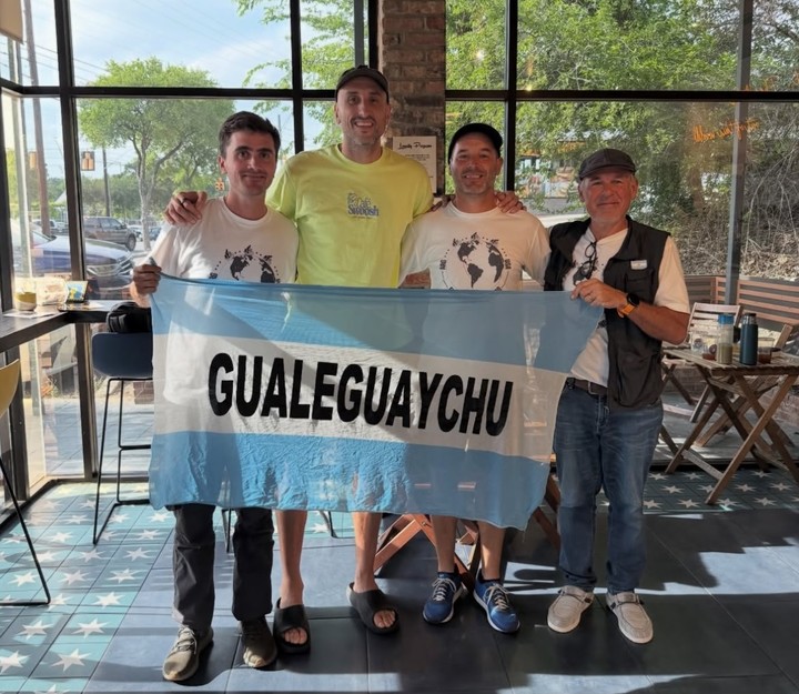 HISTÓRICO: llegaron a destino los tres entrerrianos que cruzaron América en bicicleta para ver a la Selección Argentina 3