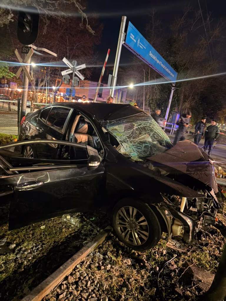 asi quedo el auto en el que circulaba ernestina pais al momento del choque foto tn N6EACUNYTFAJDEUZ6EW5UGU7VQ