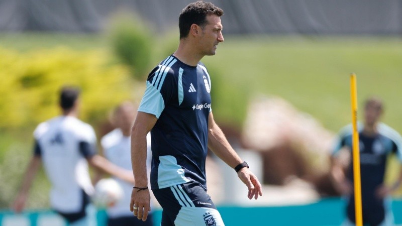 Scaloni habló sobre la semana de Messi y fue mesurado antes de jugar con Austria: "Tratamos de ver por dónde va el Mundial, que está jodido" 1 scaloni.jpg 2045344936