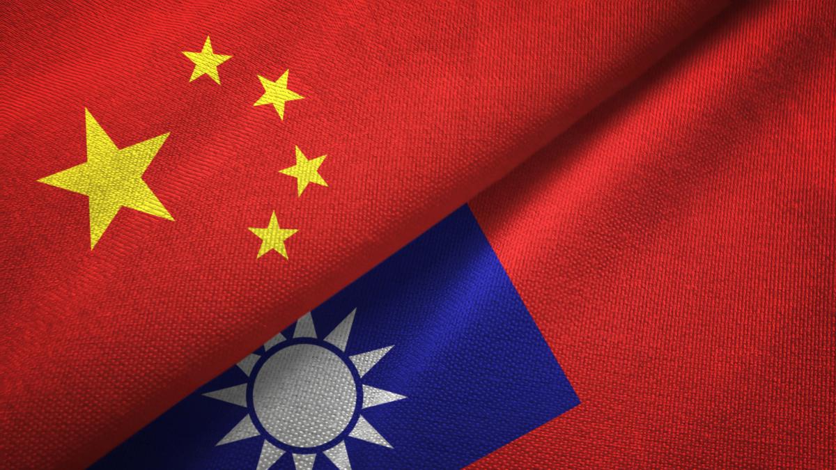 Tensión entre China y Taiwán 1 banderas de china y taiwan
