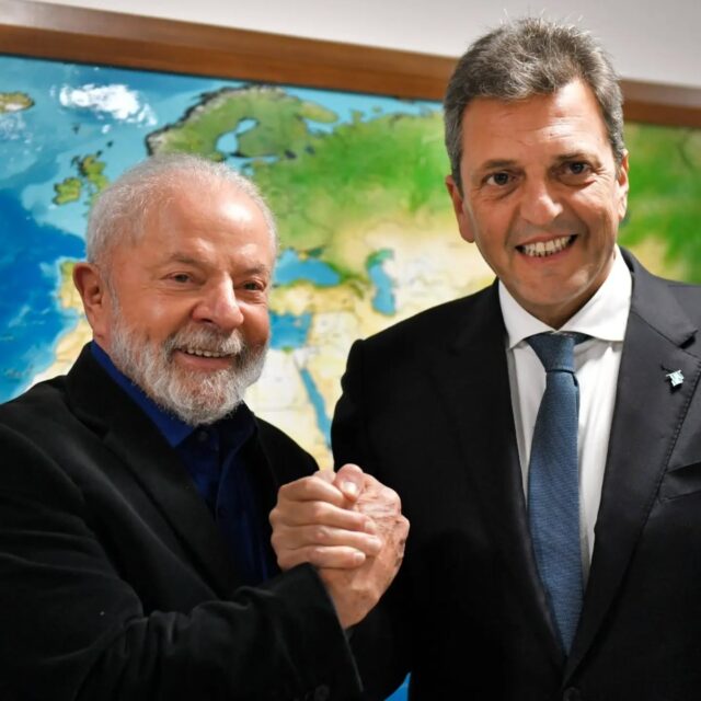 Brasil es un país hermano, y el principal socio comercial de la Argentina. 🇦🇷❤️🇧🇷
Gobernar bien exige sensibilidad, empatía, responsabilidad y respeto en las relaciones bilaterales.
El desarrollo como motor de crecimiento y prosperidad tiene que ser prioridad de agenda, tal como lo planteó Sergio Massa y todos los que formamos parte del Frente Renovador .
Lamento profundamente que la agenda de odio que impulsa el actual gobierno argentino se haya puesto por encima de esos ideales. ??????????? #CinismoMediático, #DobleVara, #DobleDiscurso, #RelatoMediático
