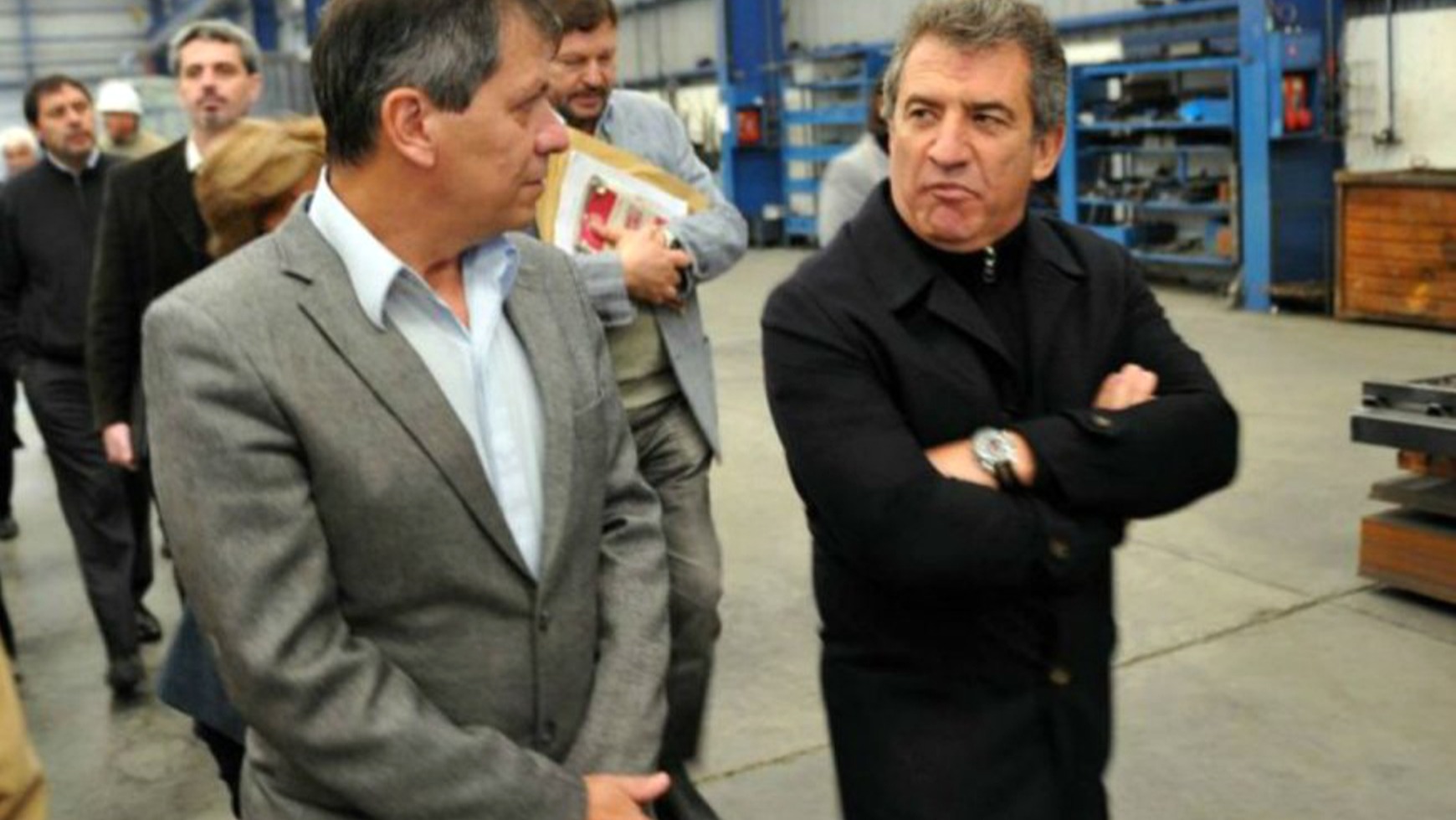 Decomiso de bienes del condenado Sergio Urribarri: el Ejecutivo provincial definirá el destino de lo recuperado
El proceso de decomiso de bienes contra los condenados Sergio Urribarri, su cuñado Juan Pablo Aguilera y el exministro Pedro Báez entra en su etapa de ejecución tras el fallo firme de la Justicia. El fiscal de Estado de Entre Ríos, Julio Rodríguez Signes, precisó los alcances del procedimiento para dar cumplimiento a las sentencias de la megacausa de corrupción que conmovió a la provincia. #AnalisisLitoral, #Rosario, #SantaFe, #LitoralArgentino, #entrerios , #Concordia, #argentina🇦🇷 , #Noticias, #actualidad , #Periodismo, @rosariotres, @diariolacapital , @rosarionuestrok, @eltrestv, @cadena3rosario , @eloncecom, @elentrerios , @diarioriouruguay, @infobae, @todonoticias